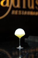 Q's Evander Hotel and Apartment