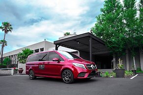 Q's Evander Hotel and Apartment