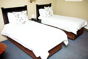 Q's Evander Hotel and Apartment