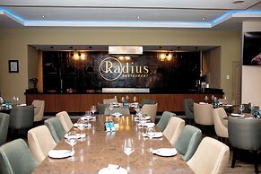 Q's Evander Hotel and Apartment