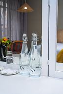 Q's Evander Hotel and Apartment