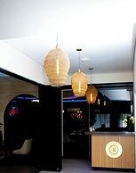 Q's Evander Hotel and Apartment