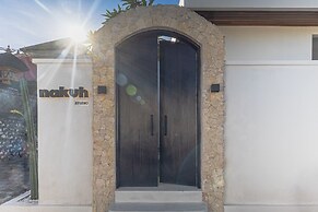 Nakuh Studio Villa