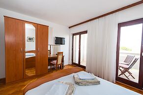 Apartment Ljubica With Nice Garden 1