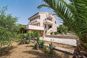 Apartment Ljubica With Nice Garden 2