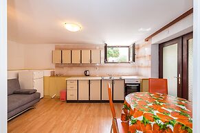 Apartment Ljubica With Nice Garden 2