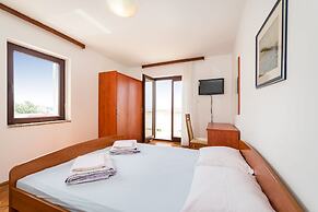 Apartment Ljubica With Nice Garden 3