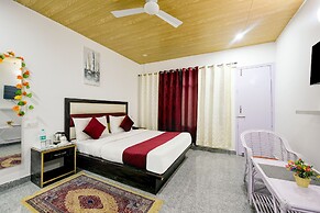 Hotel Shiva Lake Mussorrie