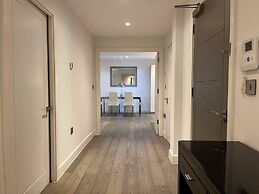 Luxury 2 Bed 2 Bath Apartment Central Location
