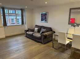 Luxury 2 Bed 2 Bath Apartment Central Location