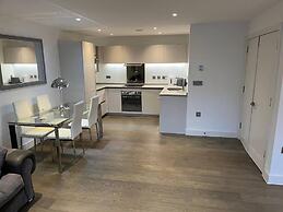 Luxury 2 Bed 2 Bath Apartment Central Location