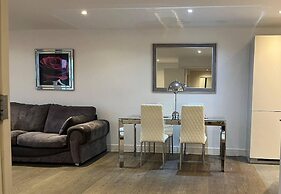 Luxury 2 Bed 2 Bath Apartment Central Location