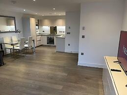 Luxury 2 Bed 2 Bath Apartment Central Location