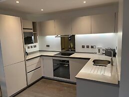 Luxury 2 Bed 2 Bath Apartment Central Location