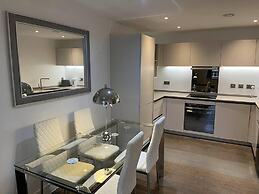 Luxury 2 Bed 2 Bath Apartment Central Location