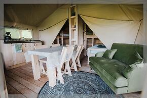 Remarkable 2-bed Safari Lodge in Llanidloes