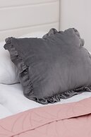 Apartment With 1 Bedroom by Renters