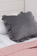 Apartment With 1 Bedroom by Renters