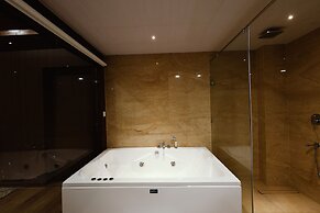 The Voyage by Kaizen, Manali