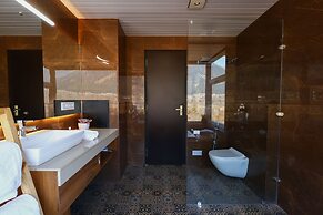 The Voyage by Kaizen, Manali