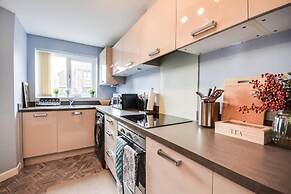 Runcorn - House - Sleeps 6 - Parking - Garden