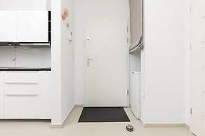 Apartment With Bathub by Renters