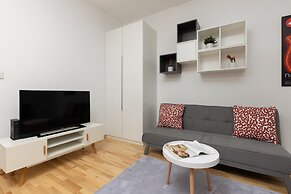 Apartment With Bathub by Renters