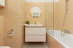 Apartment With Bathub by Renters