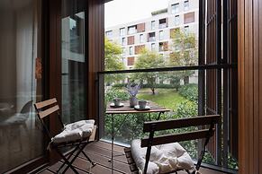 Apartment With Bathub by Renters