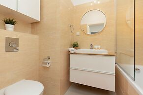 Apartment With Bathub by Renters