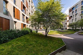 Apartment With Bathub by Renters