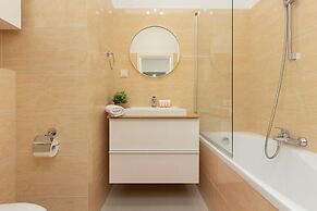 Apartment With Bathub by Renters