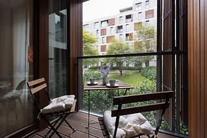 Apartment With Bathub by Renters