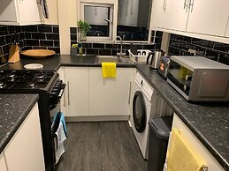 Lovely Contractor/family House London