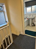 House Sleeps 6 With Garden, Parking