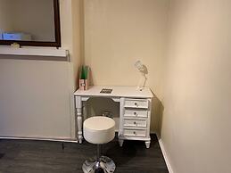 Lovely Contractor/family House London