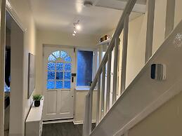 Lovely Contractor/family House London