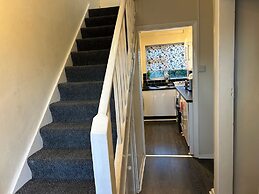 House Sleeps 6 With Garden, Parking