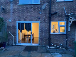 Lovely Contractor/family House London