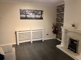 Lovely Contractor/family House London