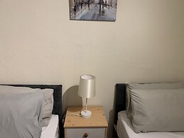 Lovely Contractor/family House London