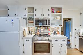 Pet-friendly Franklinville Farmhouse w/ Sunroom!