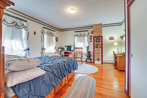 Pet-friendly Franklinville Farmhouse w/ Sunroom!