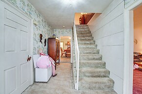 Pet-friendly Franklinville Farmhouse w/ Sunroom!