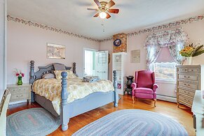 Pet-friendly Franklinville Farmhouse w/ Sunroom!