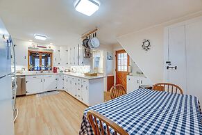 Pet-friendly Franklinville Farmhouse w/ Sunroom!