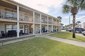 Convenient Panama City Beach Condo: Walk to Beach!