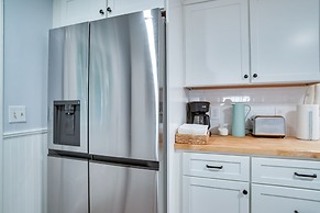 South Dennis Vacation Rental ~ 5 Mi to Beach!