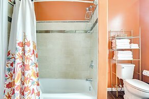 Galveston Getaway w/ Patio Near Porretto Beach!