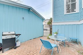 Galveston Getaway w/ Patio Near Porretto Beach!